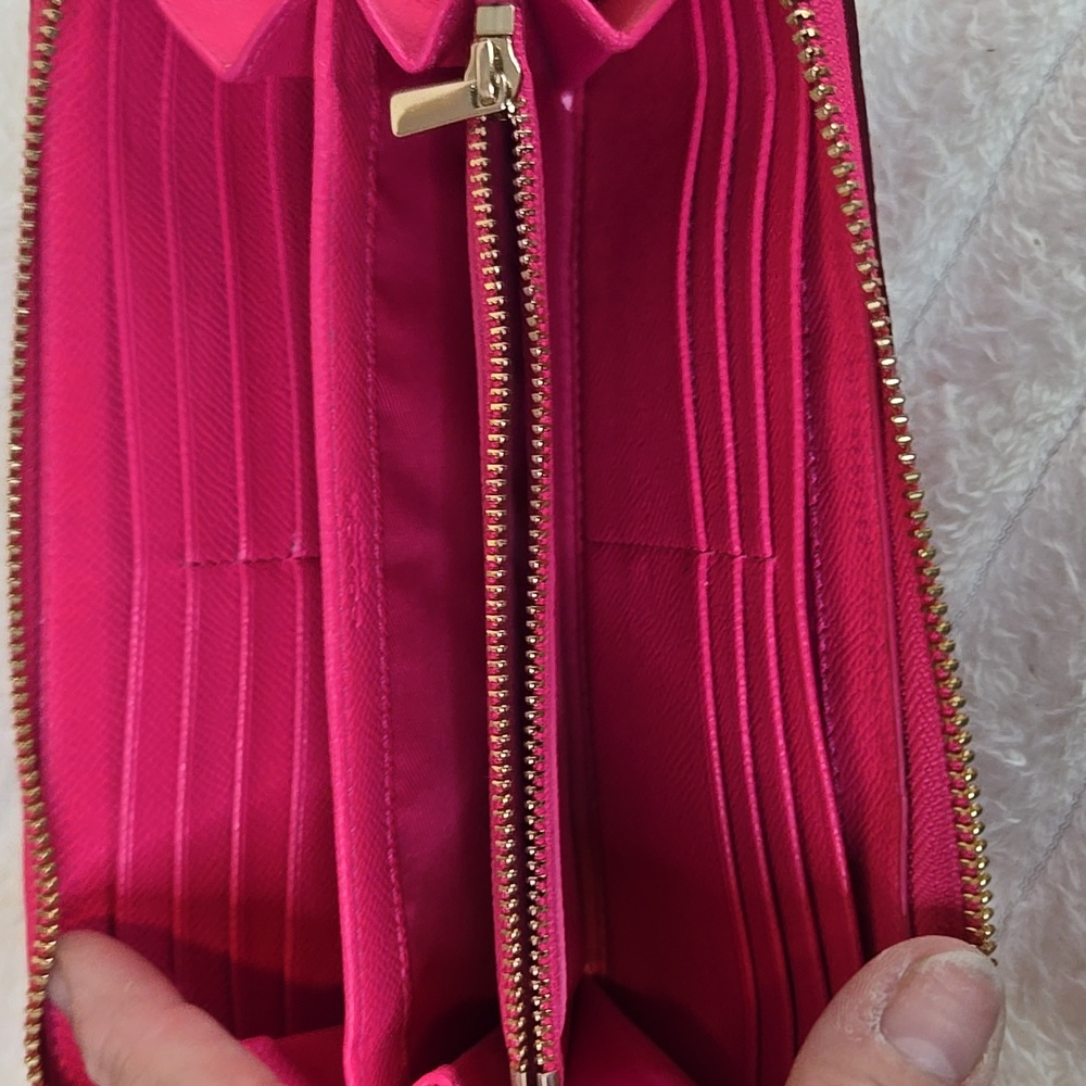 Coach Fuchsia Leather Zip Wallet Like New Condition - Picture 5 of 7